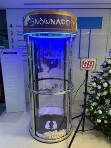 christmas cash grabber with three and snowballs