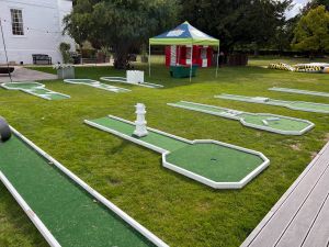 9 Golf Holes